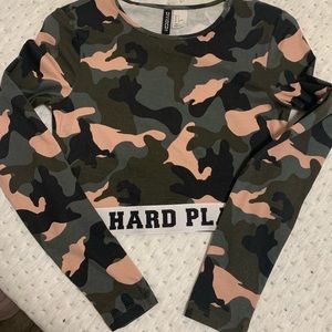 Crop camo style top